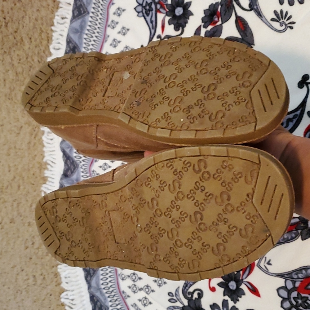 Boots - Picture 4 of 4